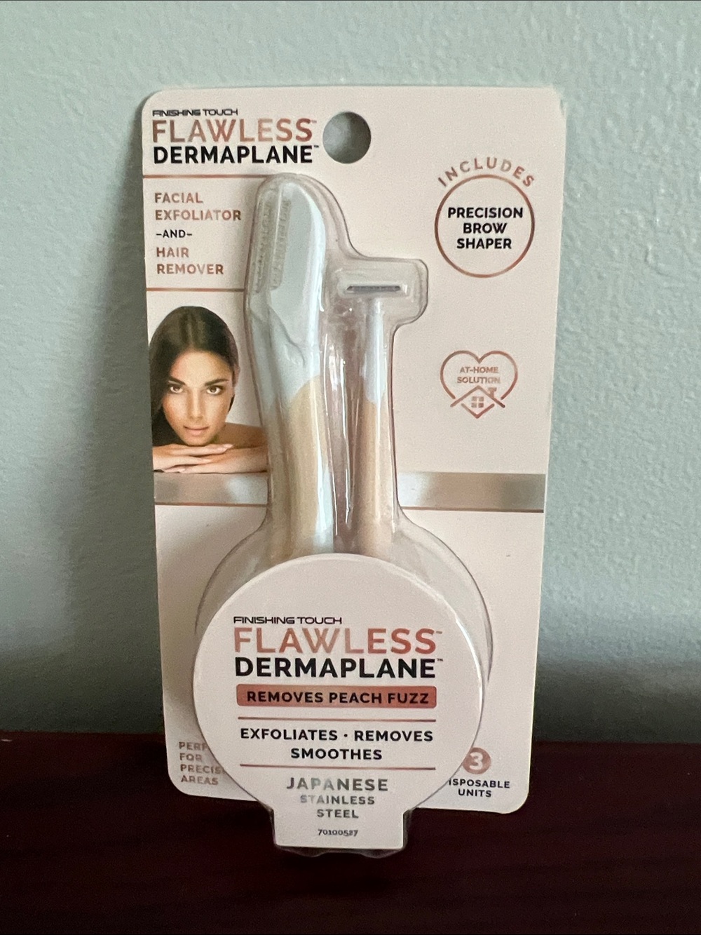 Finishing Touch- Flawless Dermaplane Facial Exfoliator & Hair Remover